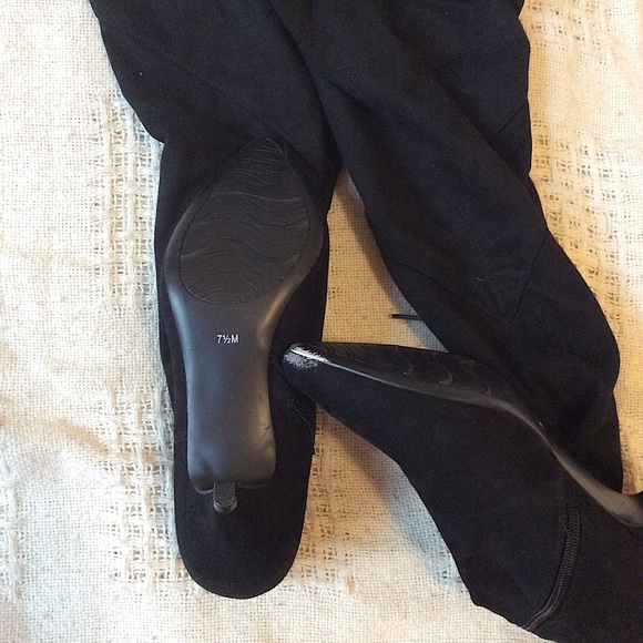 Knee High Black Boots (with pointed heel) - Picture 3 of 6